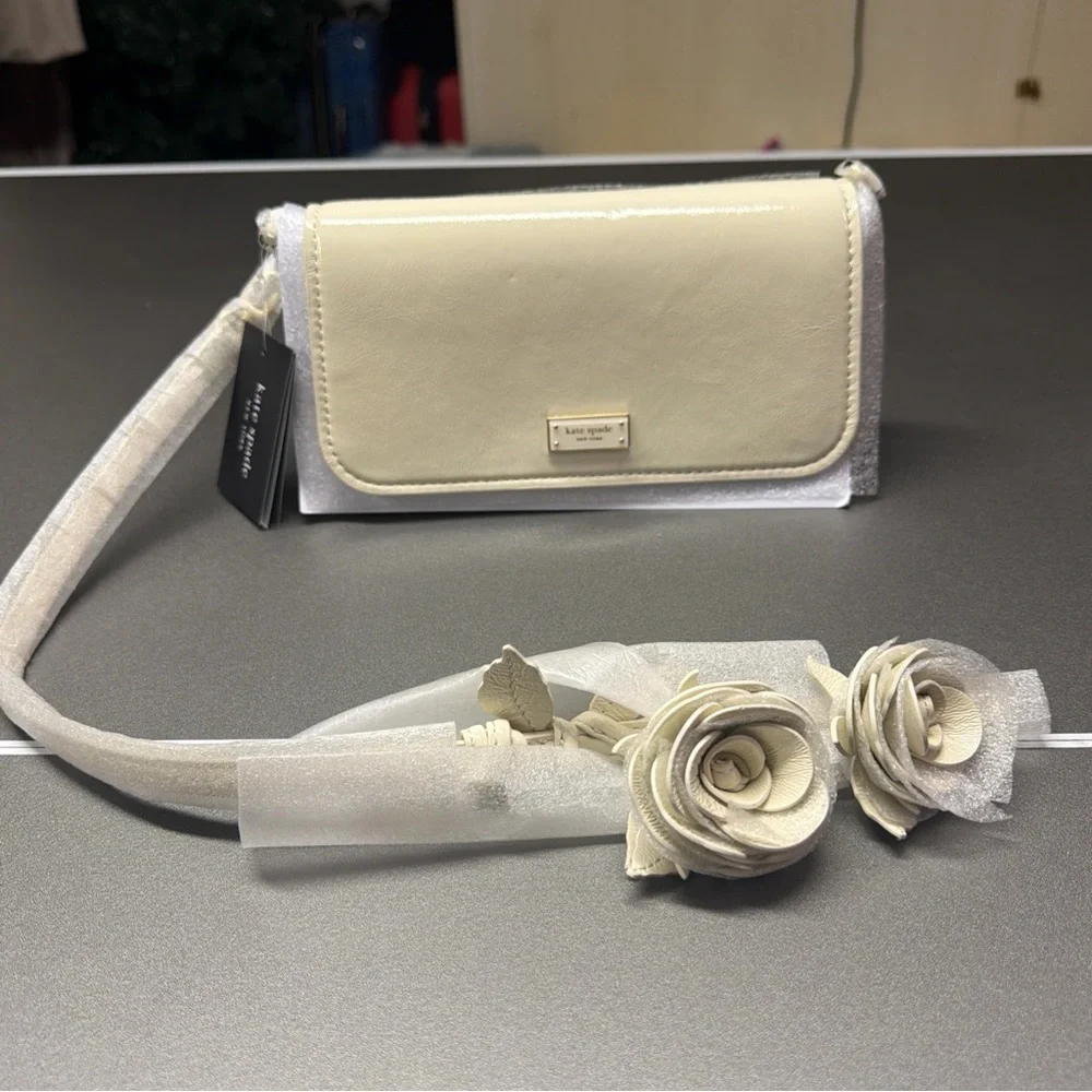 NWT Kate Spade Liv Shoulder Bag Cashew Milk 3D‎ Blooms Strap